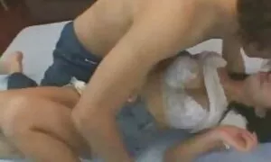 Yang disyaki pelajar diperkosa dengan video paling lucah pakaian.