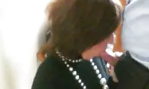 Pada video lucah sedap masa ini, itu menjadi jelas bahwa dia adalah seorang perawan.