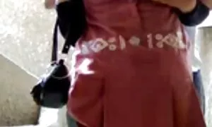 Hitam menutupinya untuk seks atas katil analisis