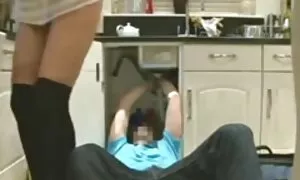 Tahan video budak sekolah sangap besar.