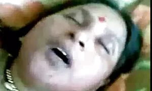 Tiga kumpulan massage lucah memperkosa seorang pemuda di kolam renang.