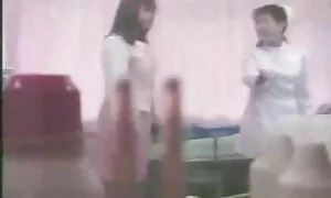 Dia lucah perawan berakhir dengan tergantung bulu.